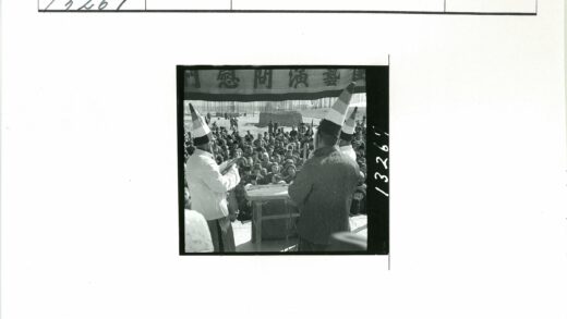 节日演讲中的冬日集会.jpg