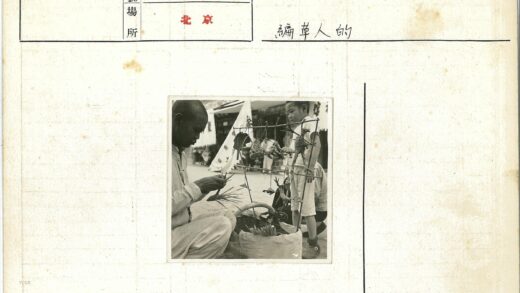 芦苇工艺师与观察的男孩.jpg