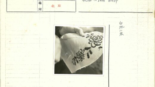 花卉图案织物特写.jpg