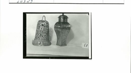 花卉图案金属灯笼与六角罐工艺展品.jpg