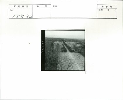 花园树径通门楼远山田野.jpg