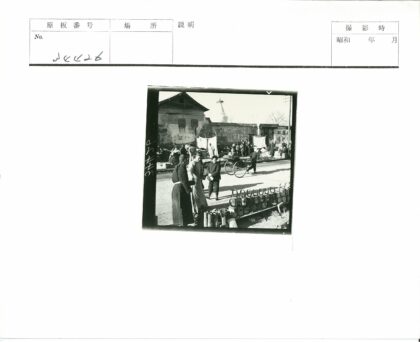 茶壶摊前黄包车寺庙街景.jpg