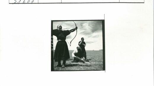 草原射箭练习三人组.jpg