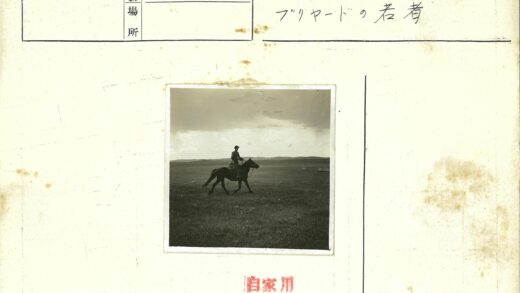 草原骑马多云天空.jpg