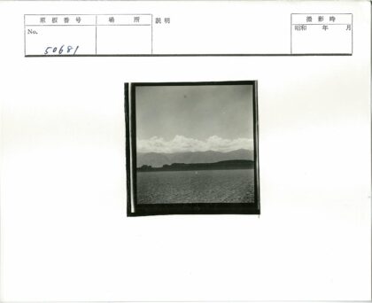 荒原丘陵远山云雾景.jpg