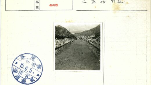 荒原土路与废弃铁轨.jpg