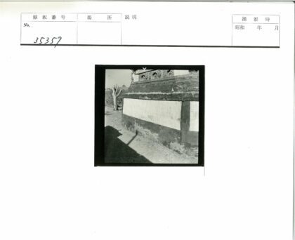 荒原石刻古墙枯树.jpg