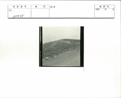 荒山土路卡车行.jpg