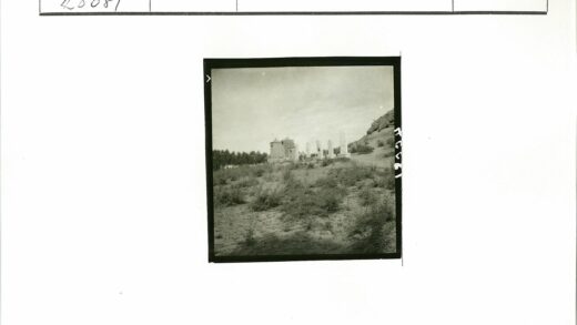 荒芜景观与巨石建筑群.jpg