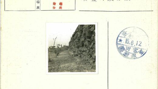 荒芜石墙与干旱地貌.jpg