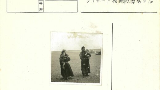 蒙古包前亲子时光.jpg