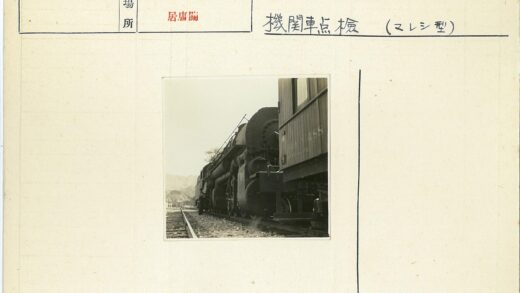蒸汽机车与山脉风景.jpg