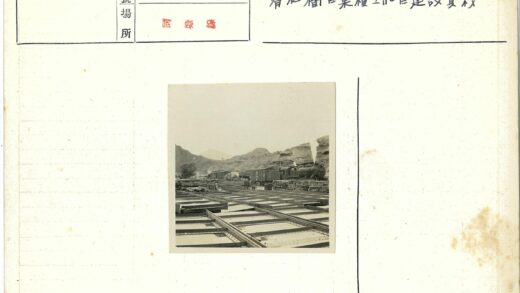 蒸汽机车与钢架群山铁路.jpg