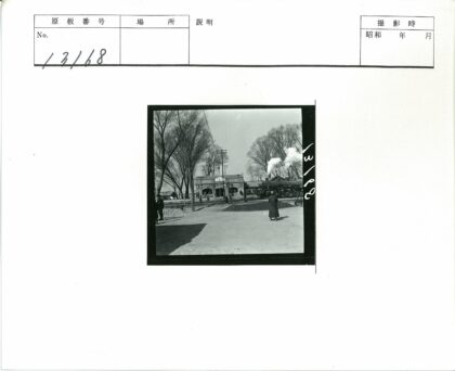 蒸汽机车停靠的乡村小站.jpg