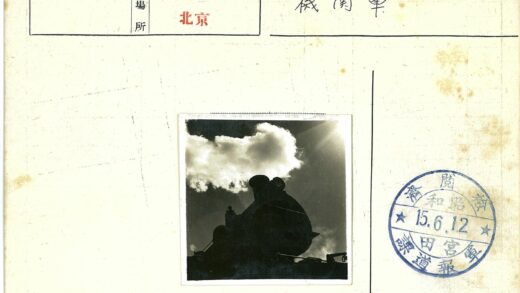 蒸汽机车剪影映蓝天白云.jpg