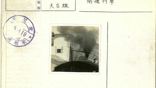 蒸汽机车穿越雪山白屋.jpg