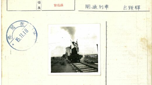 蒸汽机车铁轨站台历史场景.jpg