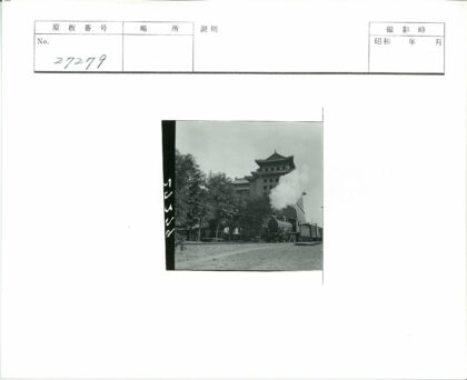蒸汽机车驶过宝塔.jpg
