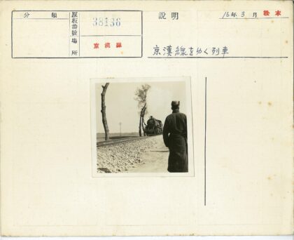 蒸汽火车驶过冬日荒原.jpg