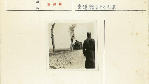 蒸汽火车驶过冬日荒原.jpg