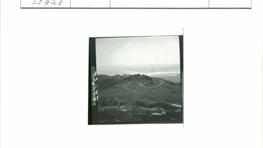 蜿蜒山路通向岩石露头.jpg