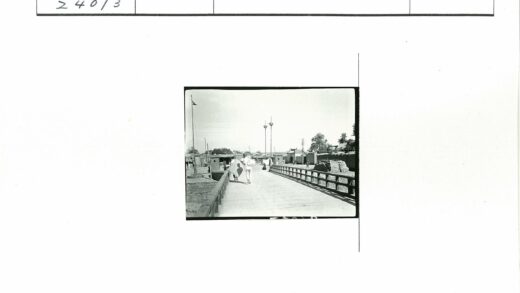 行人过桥街景历史影像.jpg