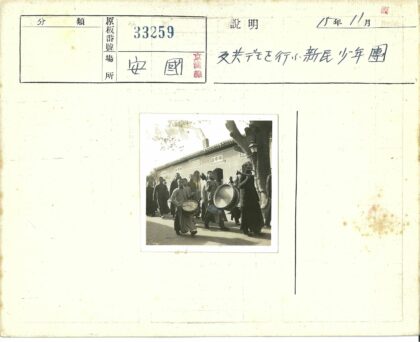 街头乐队演奏鼓与小号.jpg