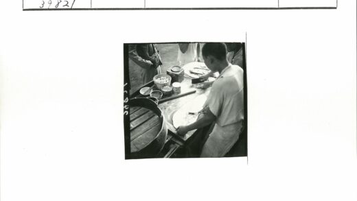 街头小吃摊烹饪鸡蛋实拍.jpg