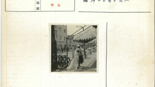 街头小贩与自行车城市旧景.jpg