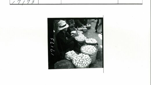 街头小贩与鸡蛋篮.jpg