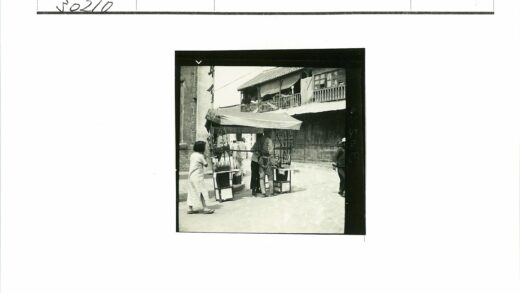 街头小贩摊位生活场景.jpg
