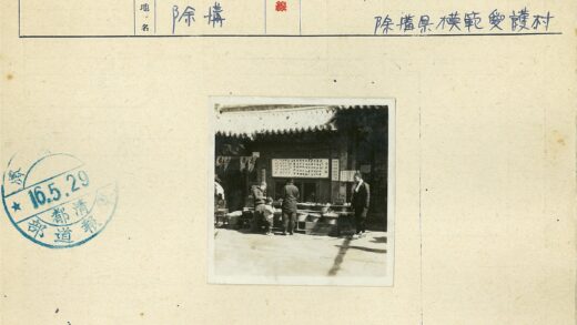 街头市场集装箱货物摊位展示.jpg