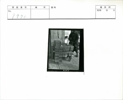 街头摊贩手写标志展示.jpg