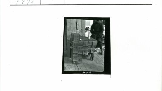 街头摊贩手写标志展示.jpg