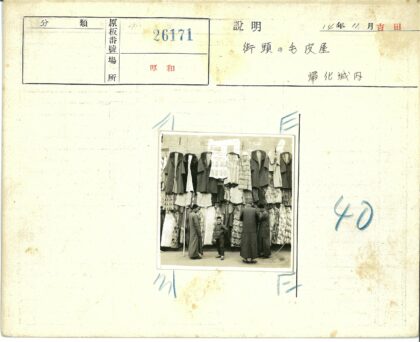 街头时尚交流旧时光.jpg