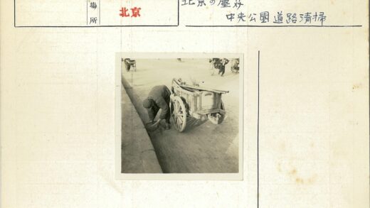 街头清洁工与木车.jpg