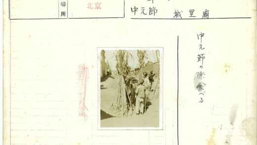 街头甘蔗小贩与行人.jpg