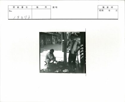 街头生活场景饮食与行人.jpg