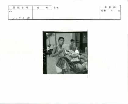 街头童工推车送货.jpg