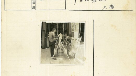 街头织布工匠工作场景.jpg