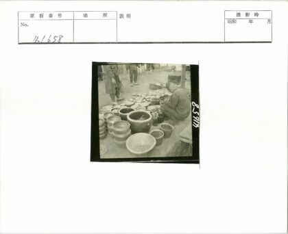 街头陶器摊贩展示.jpg