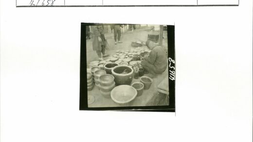 街头陶器摊贩展示.jpg