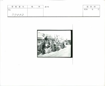 街头雕塑搬运历史场景.jpg