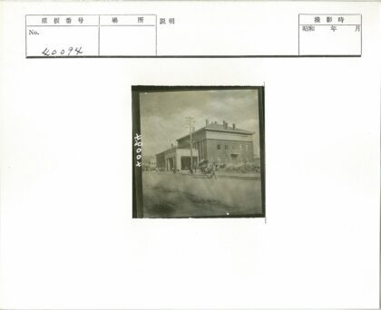 街景双层建筑人力车行人.jpg