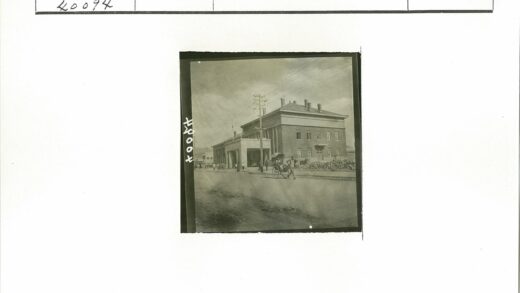街景双层建筑人力车行人.jpg