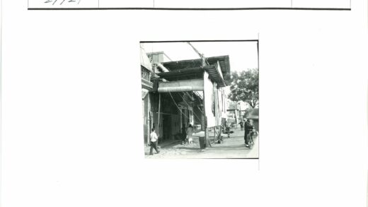 街景建筑行人摩托车树.jpg