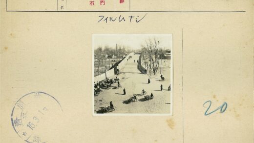 街景推车与远方桥梁.jpg