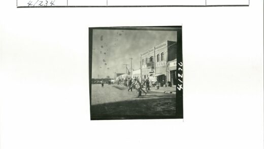 街景行人骑车搬运建筑标志.jpg