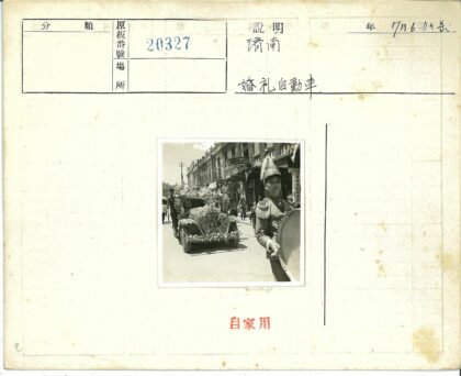 街边商店游行花车鼓手.jpg
