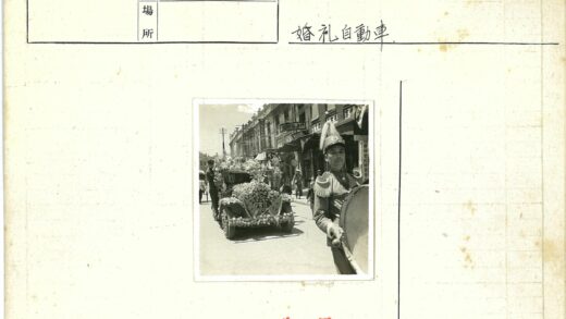 街边商店游行花车鼓手.jpg